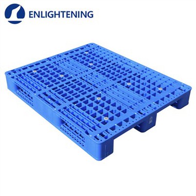 Rūpnieciskās plastmasas paletes